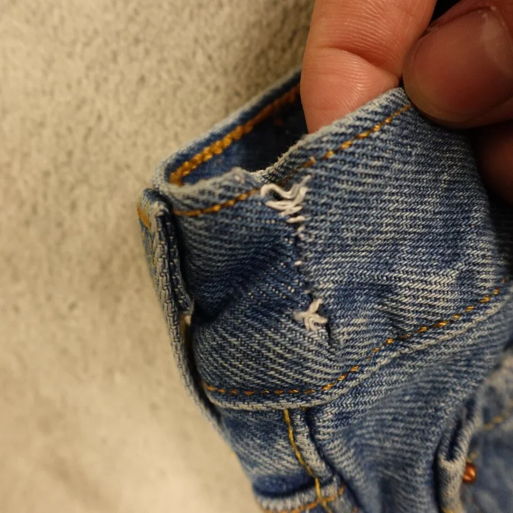 Levi’s 501 Jeans Women’s W25 L30‎ Light Wash Distressed Button Fly Blue